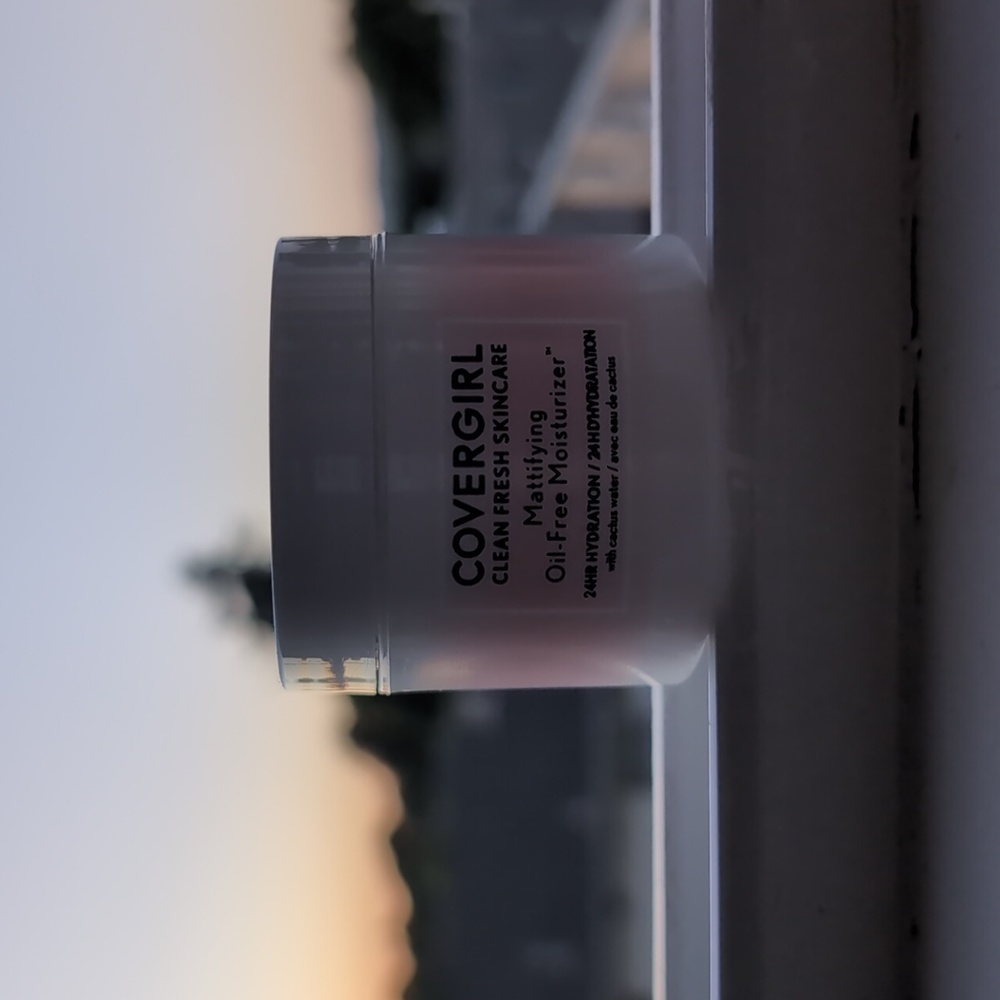 ✨SOLD OUT✨ BNC CoverGirl Mattifying 24HR Hydration Oil Free Moisturizer